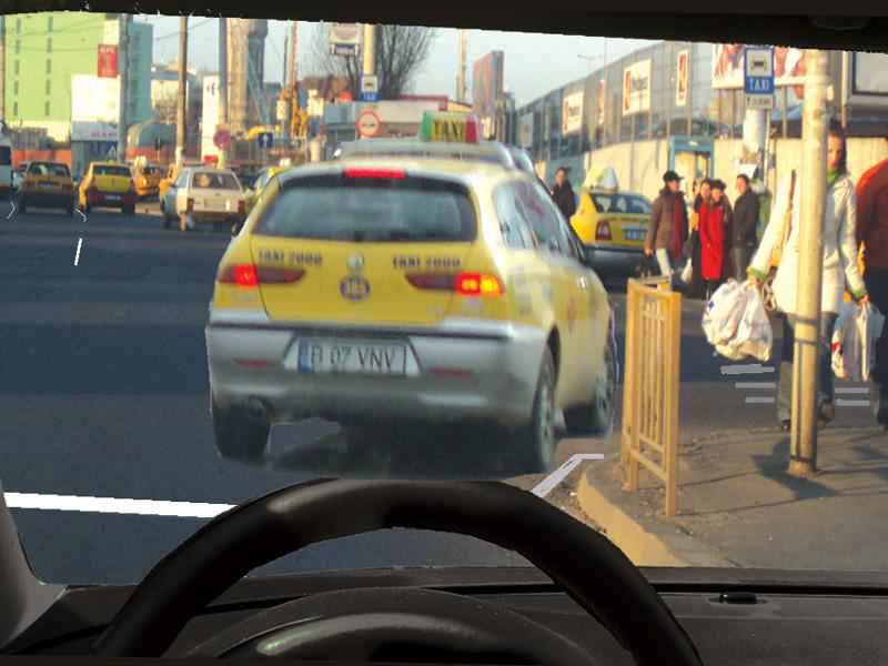 Ce trebuie să aveţi în vedere dacă intenţionaţi să circulaţi spre dreapta, după taxi?