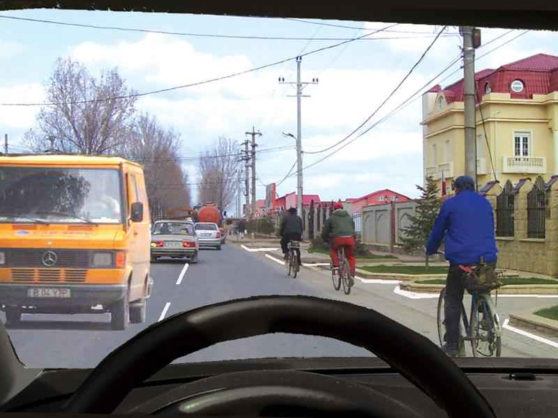 Vă este permis să depăşiţi bicicliştii?