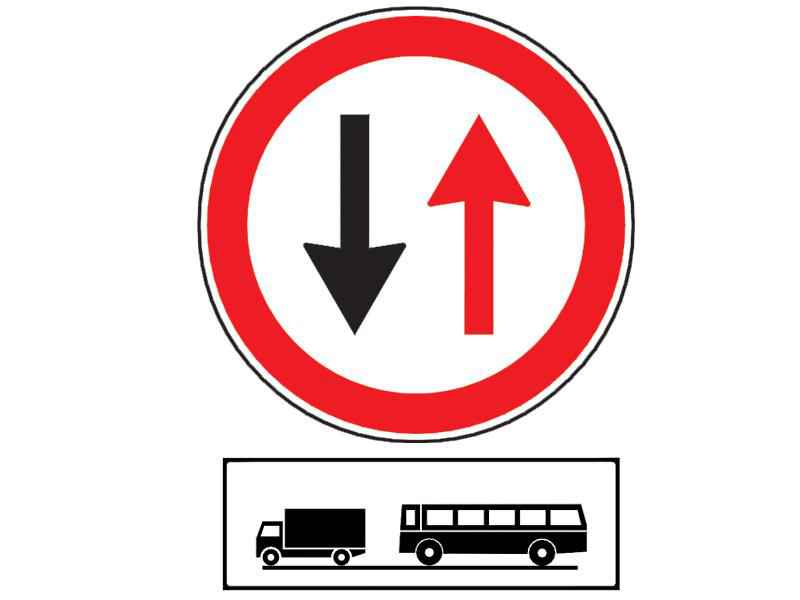 Ce obligaţie are conducătorul unui autobuz la întâlnirea indicatorului din imagine, însoţit de panoul adiţional?